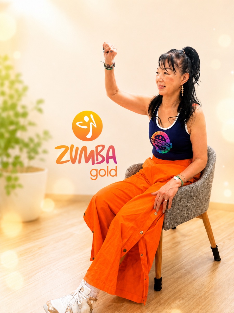 椅子に座ったままZUMBA® GOLDを楽しむひろちゃん
